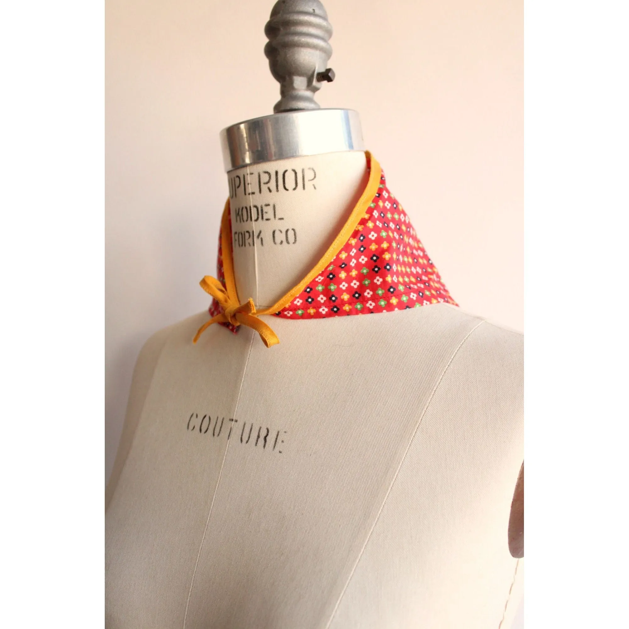 Vintage 1960s 1970s Kerchief or Head Scarf